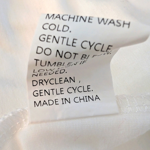 NWOT Colorful Butterfly Print Women's Top Size L - Picture 5 of 7